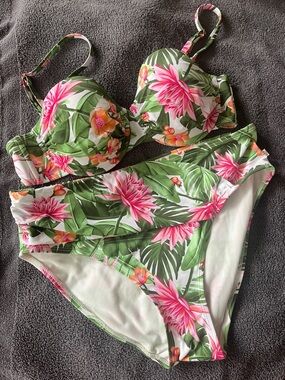 La Vie En Rose Floral Green & Pink Bikini (size M)